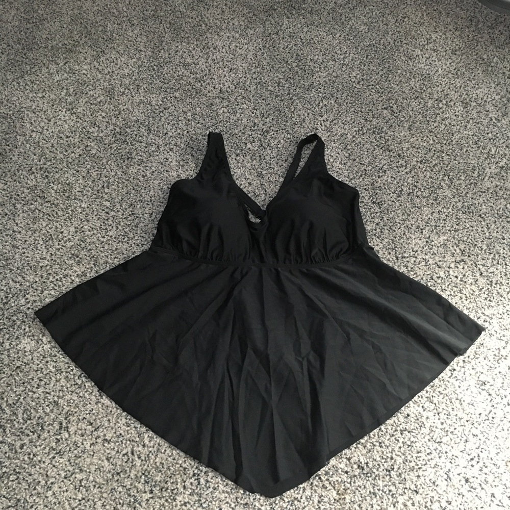 Torrid Swim Tankini Top Size 2 Black Adjustable Crisscrossed Or Straight Straps